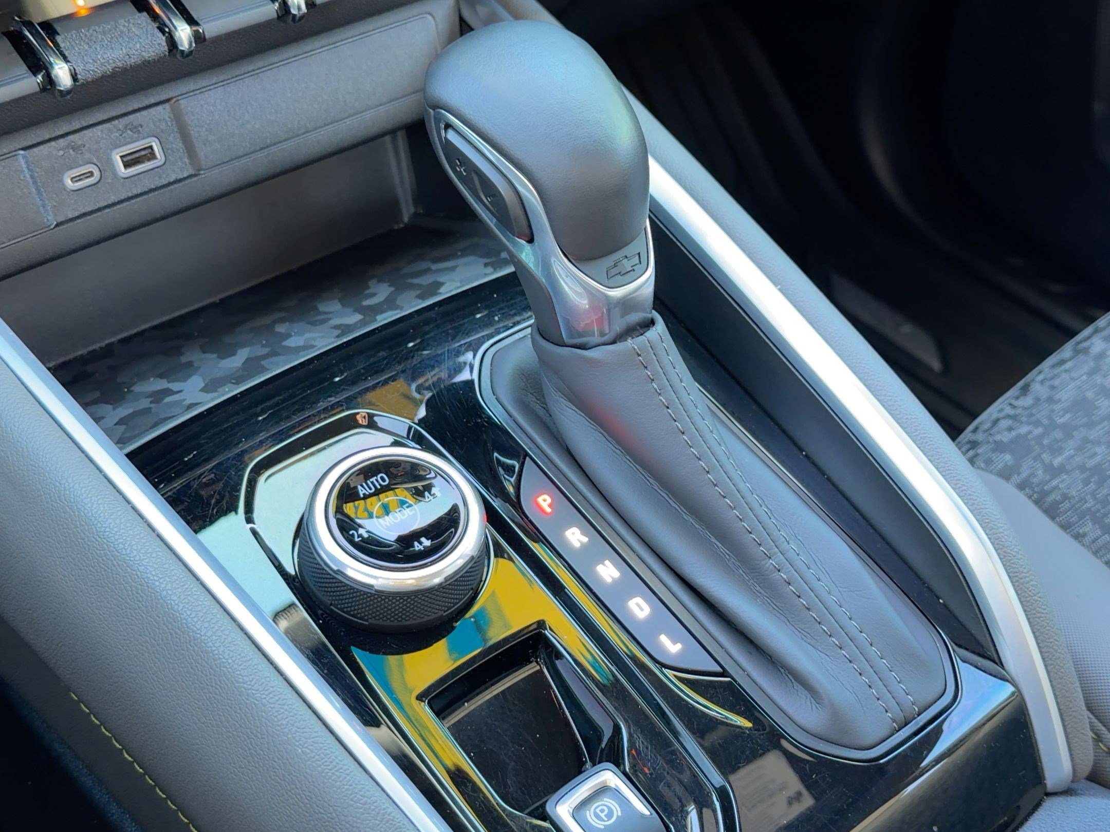 Used 2024 Chevrolet Colorado ZR2 w/ Technology Package image 16