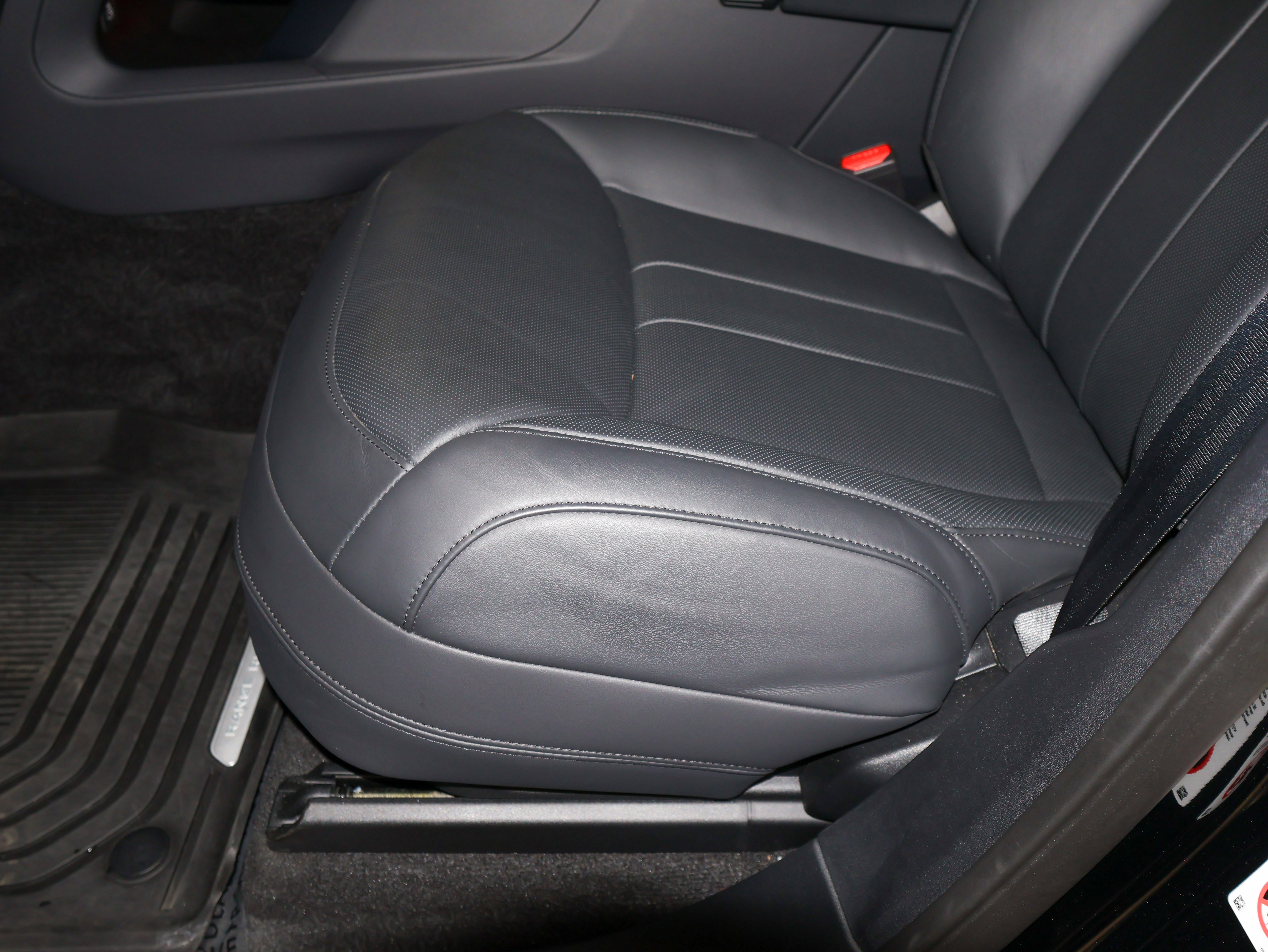 Used 2025 Land Rover Range Rover Sport Dynamic SE image 18