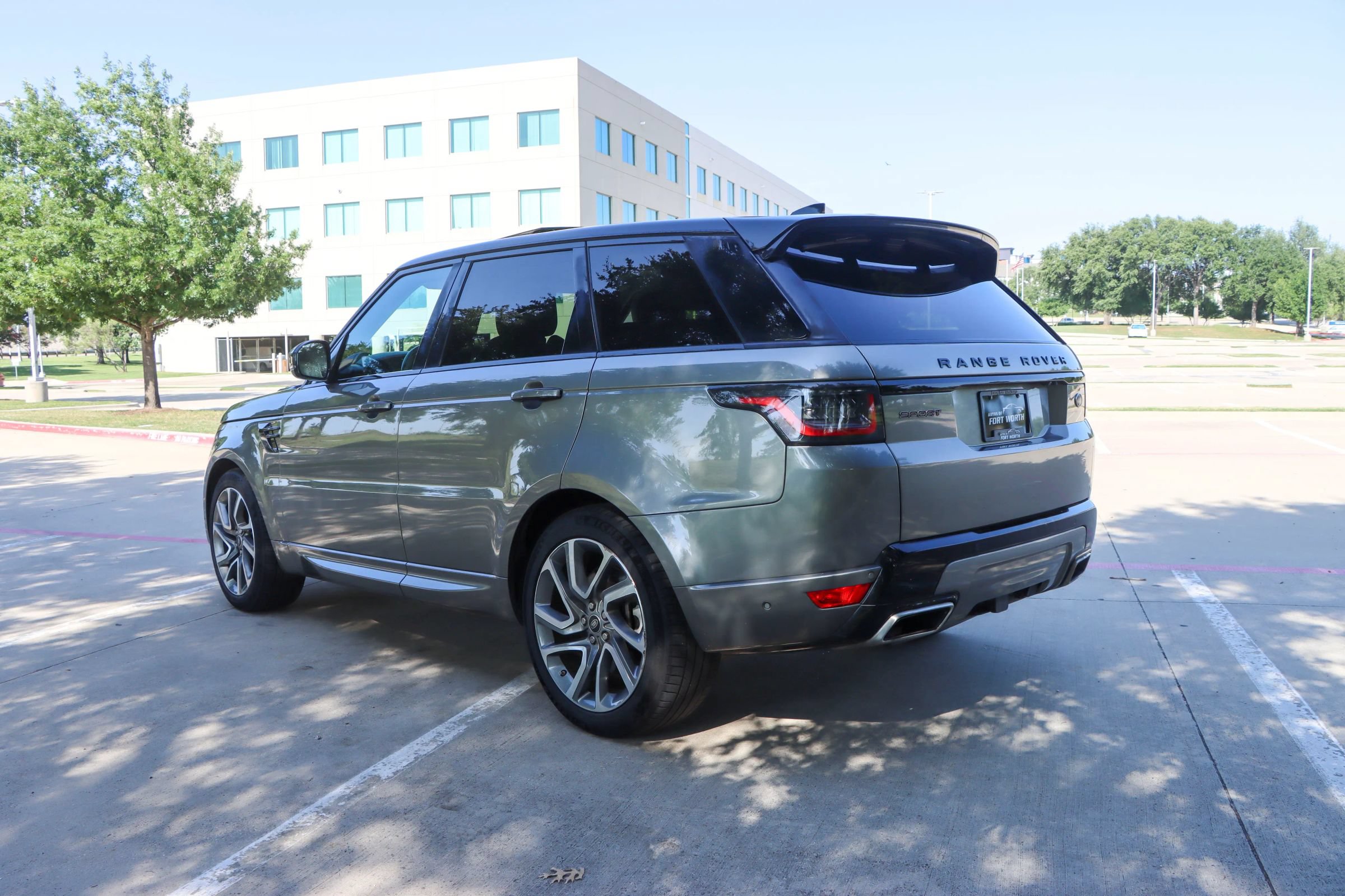 Used 2018 Land Rover Range Rover Sport HSE Dynamic AWD/4WD image 4