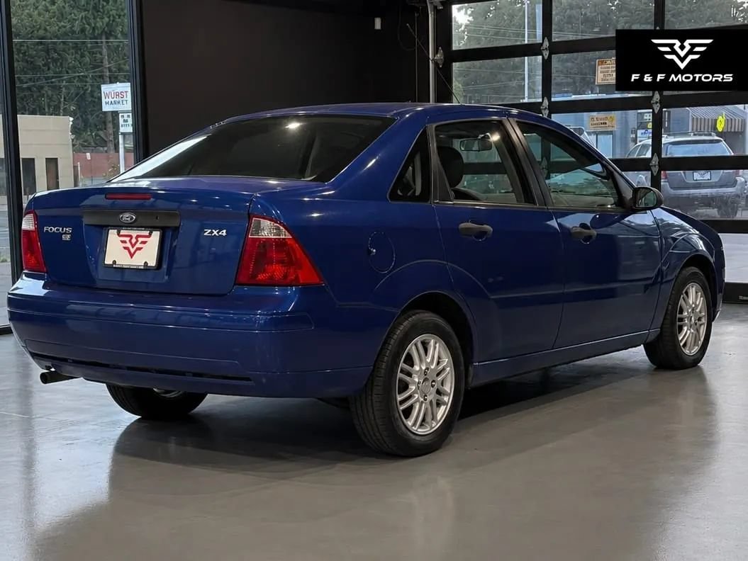 Used 2005 Ford Focus SE FWD image 3