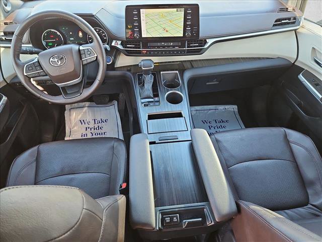 Used 2024 Toyota Sienna Platinum image 18