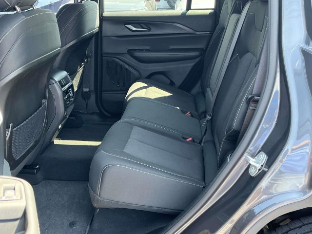 Used 2024 Jeep Grand Cherokee Laredo w/ Luxury Tech Group I AWD/4WD image 15
