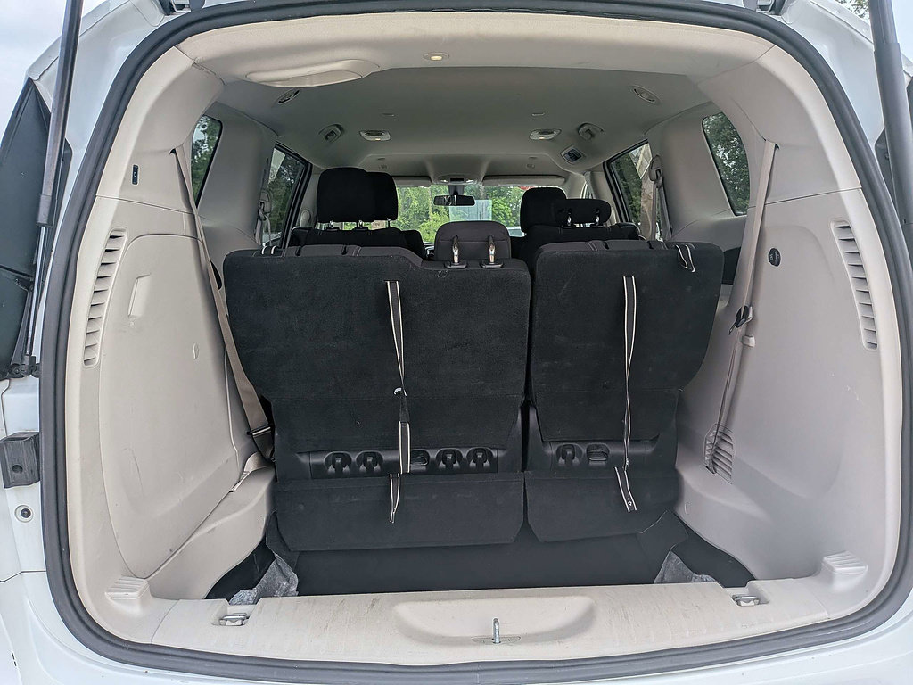 Certified 2022 Chrysler Voyager LX FWD image 12