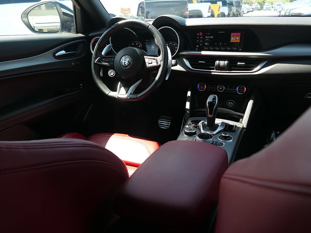 Used 2023 Alfa Romeo Stelvio Veloce AWD/4WD image 22