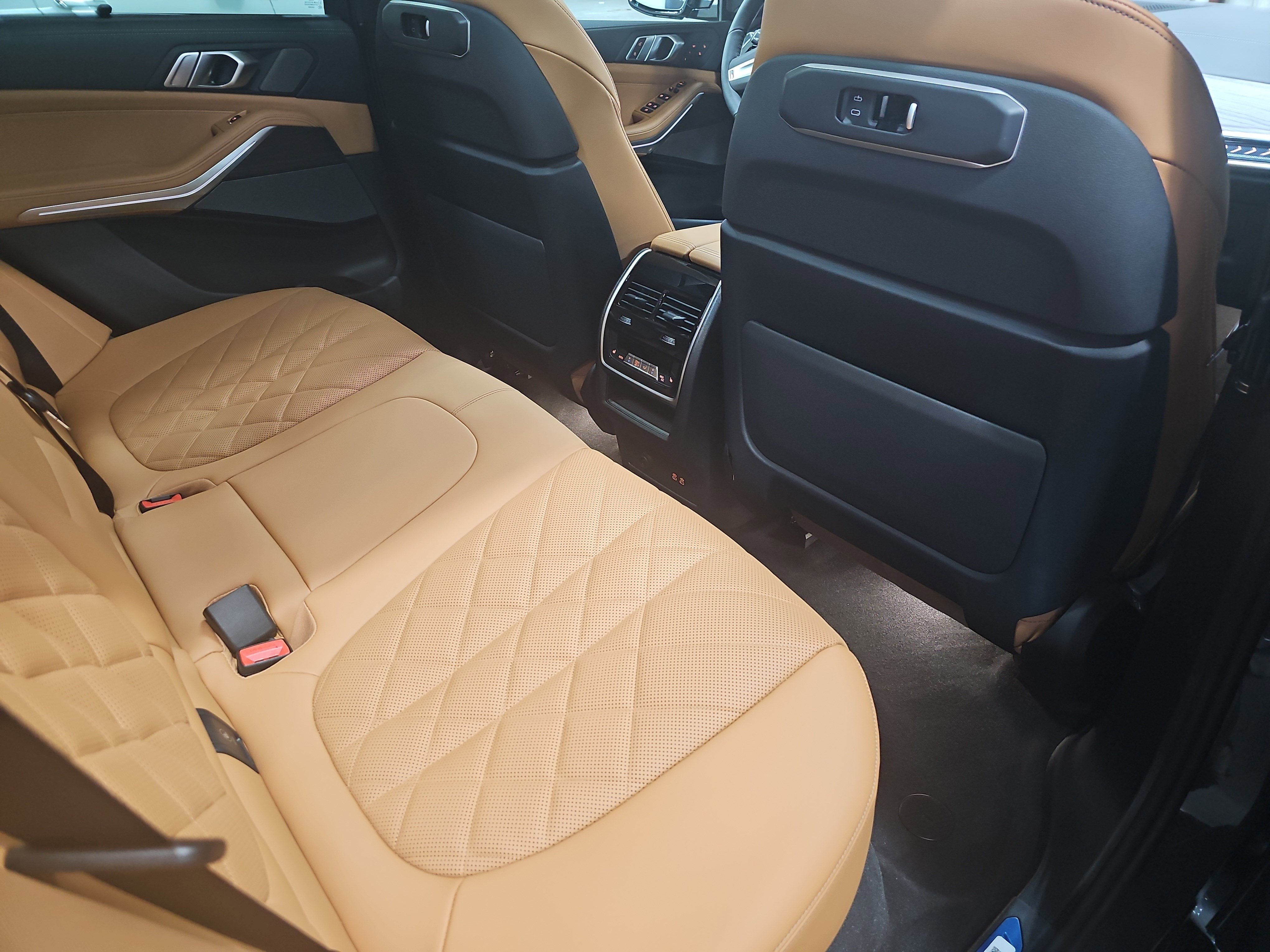 New 2026 BMW X5 xDrive40i w/ M Sport Package AWD/4WD image 11