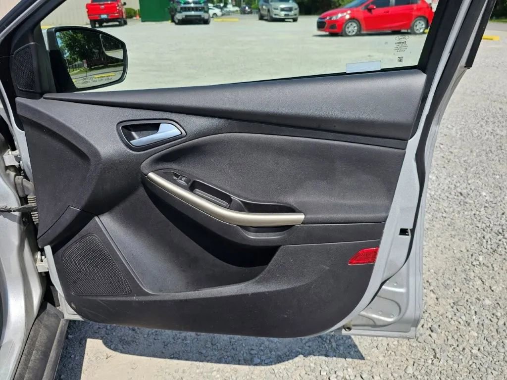 Used 2012 Ford Focus SEL image 27