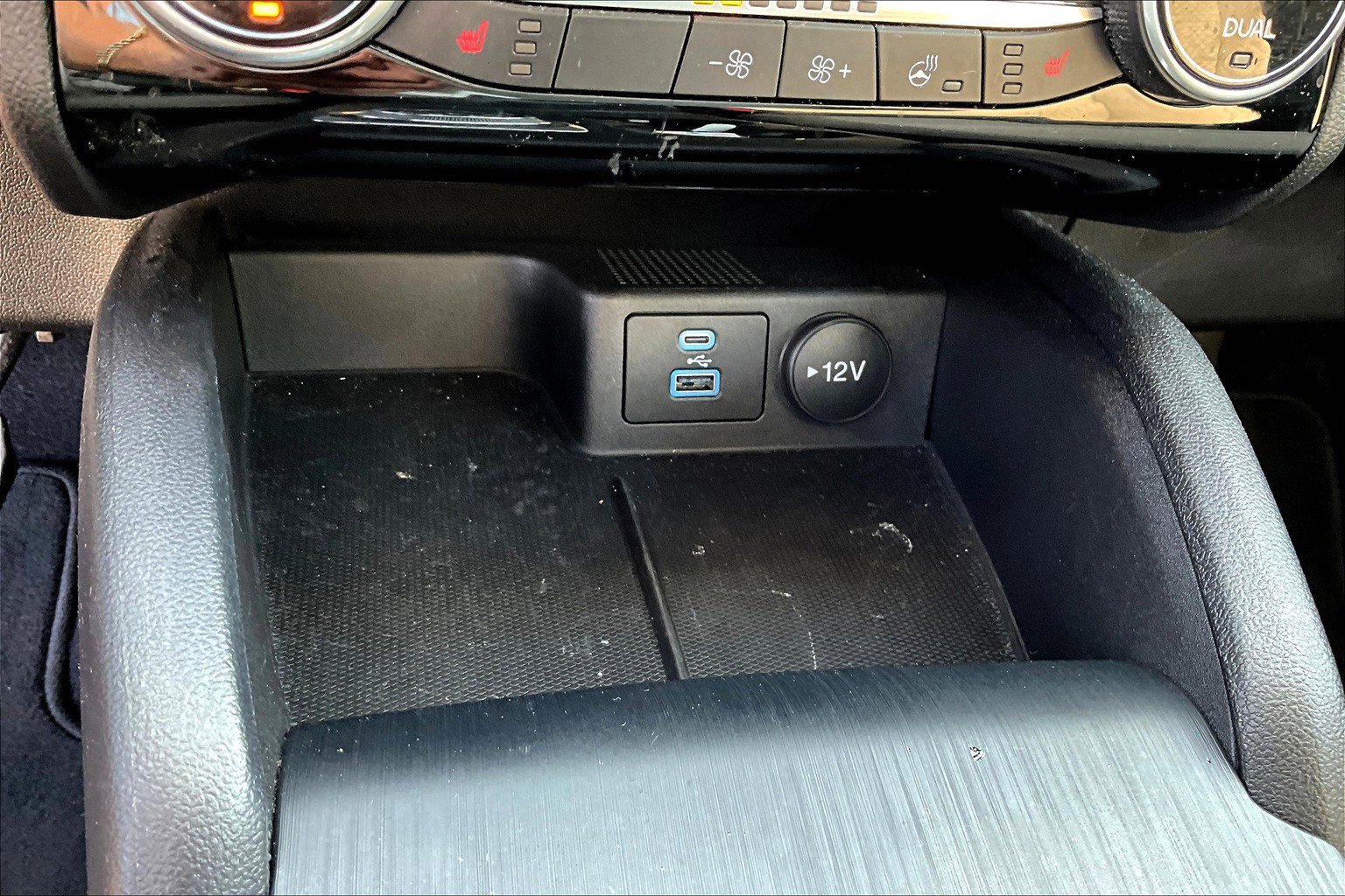 Used 2022 Ford Escape SE w/ SE Sport Appearance Package AWD/4WD image 33