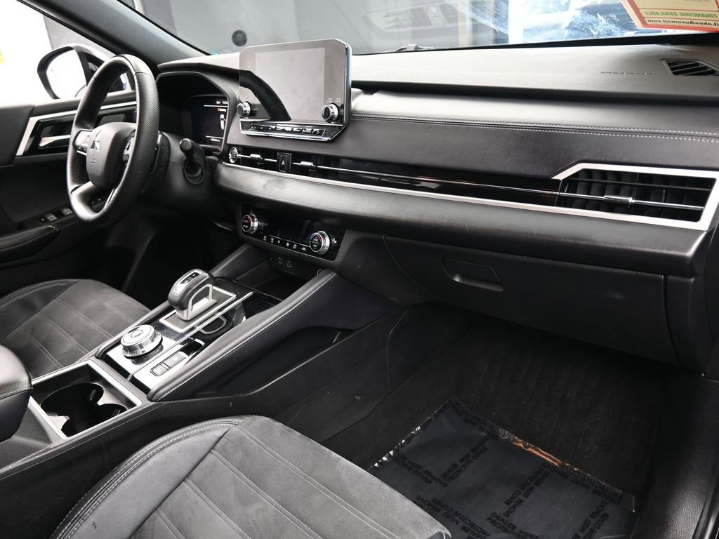 Used 2023 Mitsubishi Outlander SE image 51