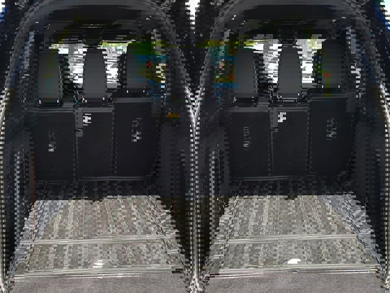 Used 2024 Land Rover Discovery Metropolitan Edition image 35