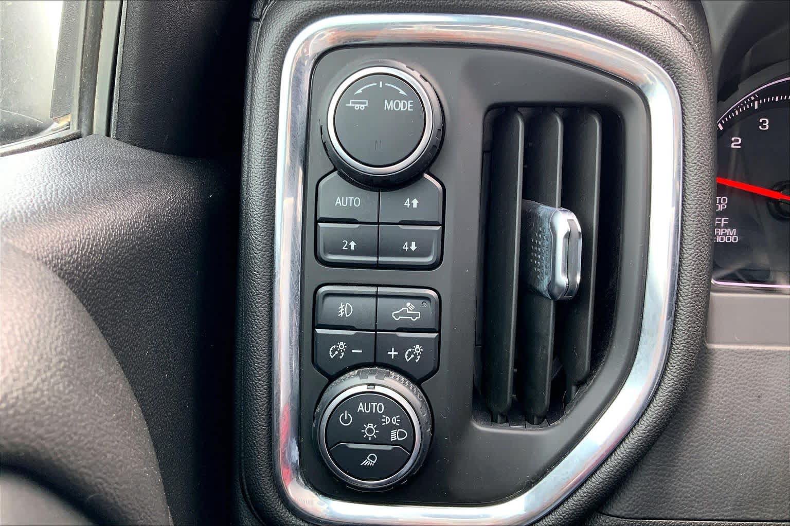 Used 2021 Chevrolet Silverado 1500 LT Trail Boss w/ Convenience Package II AWD/4WD image 30
