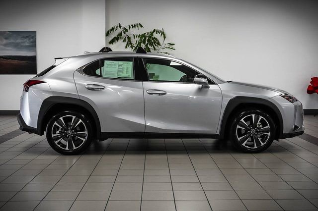 Certified 2025 Lexus UX 300h FWD w/ Accessory Package (Z2) image 5