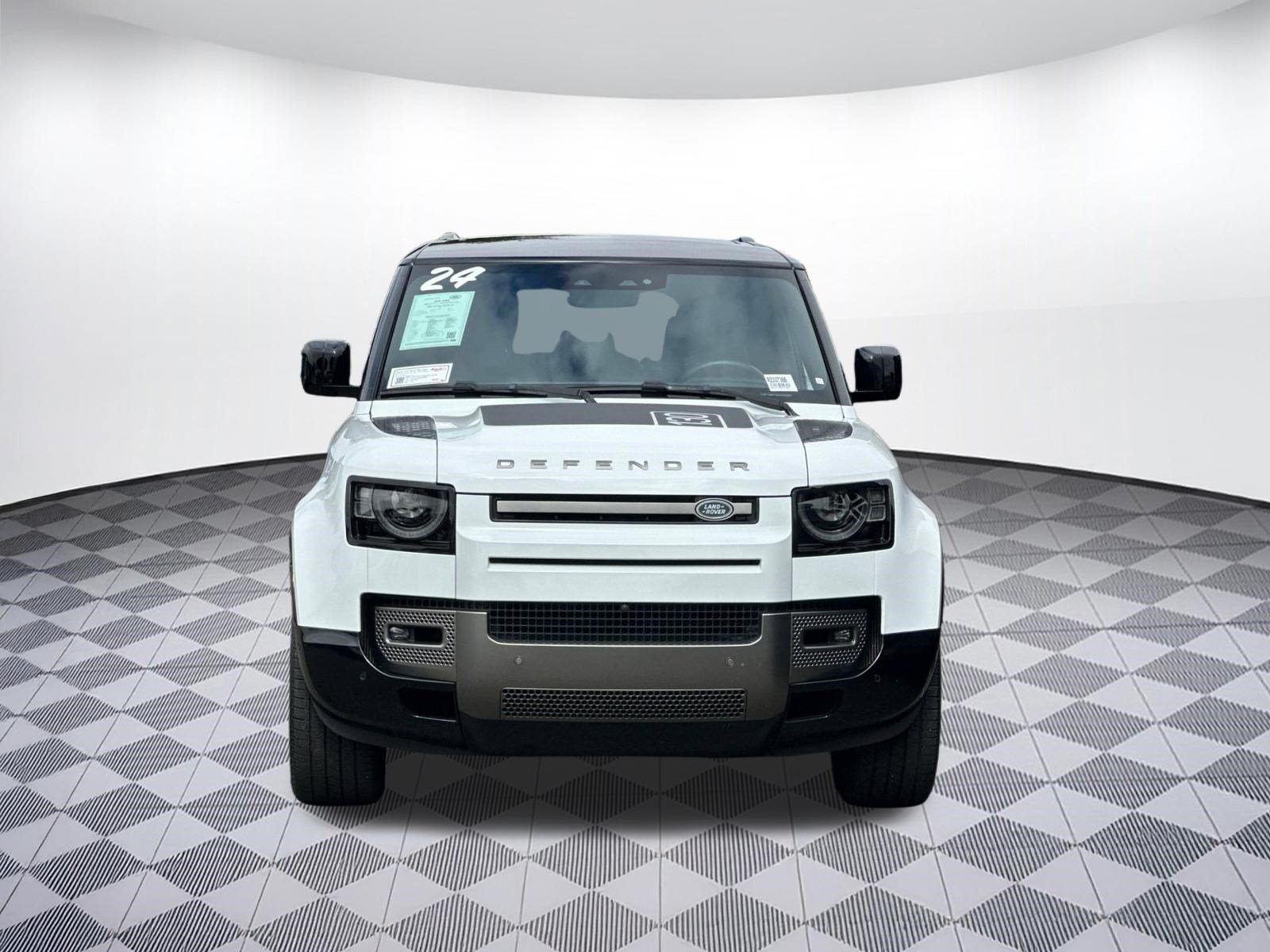 Certified 2024 Land Rover Defender 130 X-Dynamic SE AWD/4WD image 5