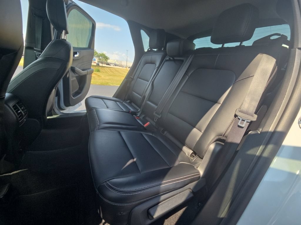 Used 2025 Ford Escape Platinum AWD/4WD image 23