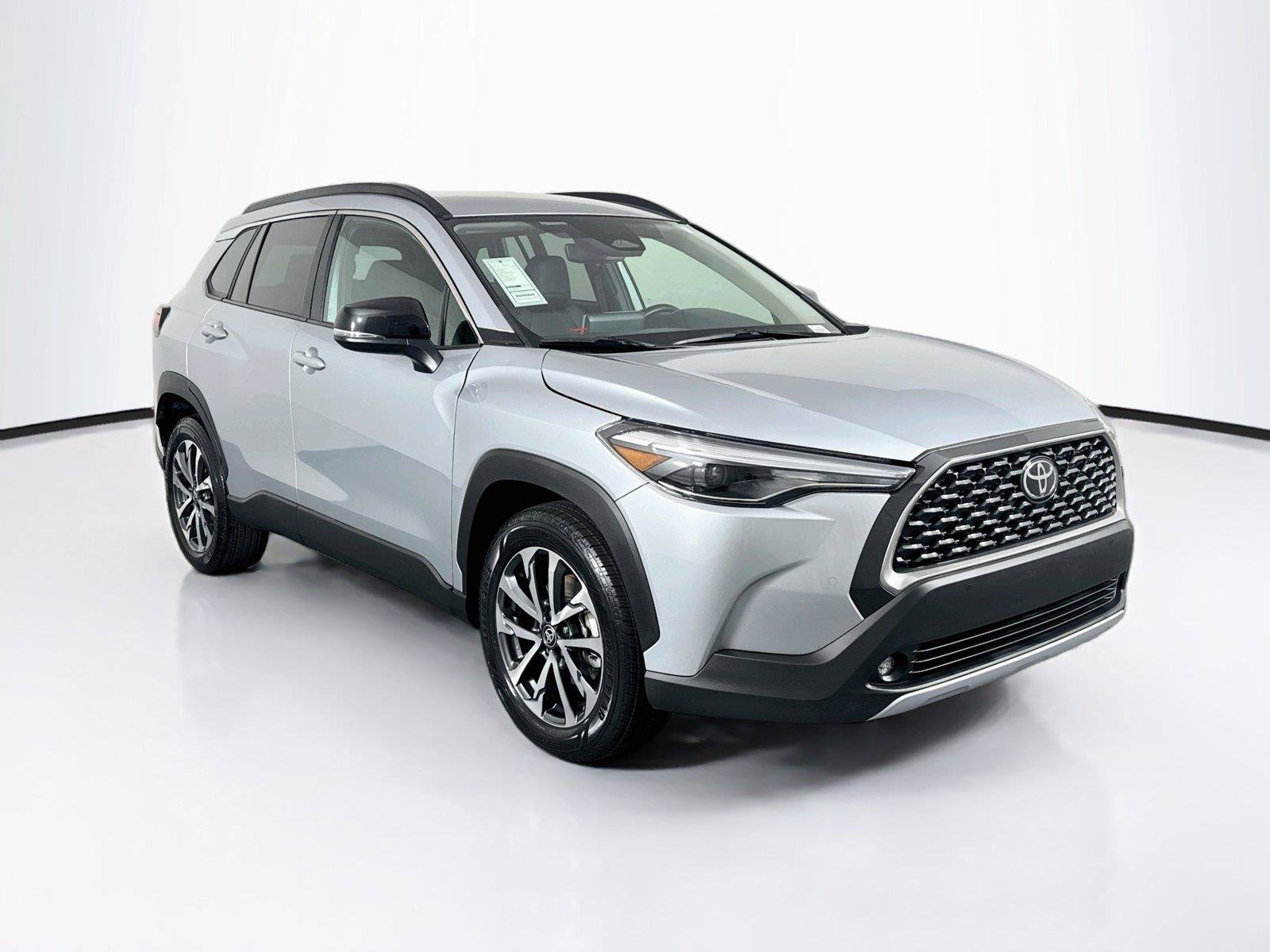 Certified 2025 Toyota Corolla Cross XLE FWD image 9