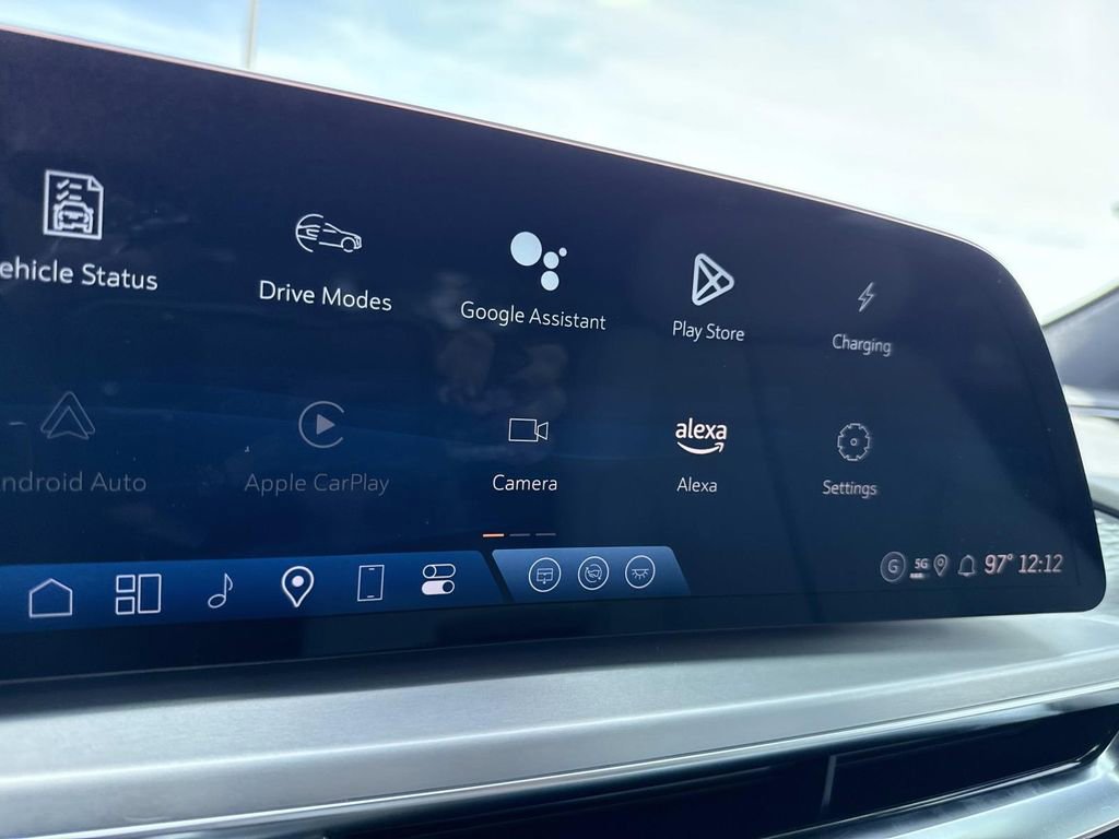 New 2025 Cadillac Lyriq Luxury image 22
