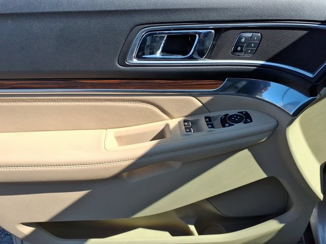 Used 2017 Ford Explorer Limited w/ Equipment Group 301A FWD image 16