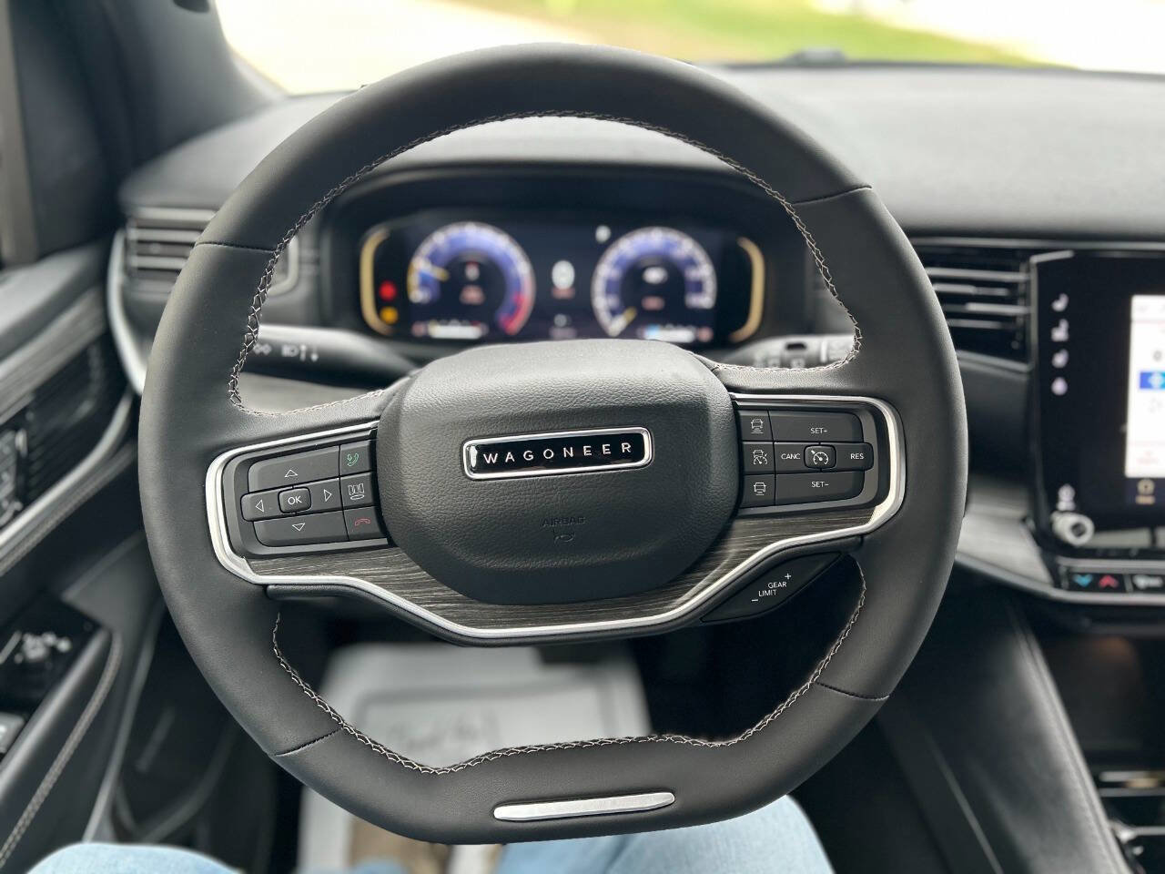 Used 2024 Jeep Wagoneer L Series III w/ Premium Group I image 8