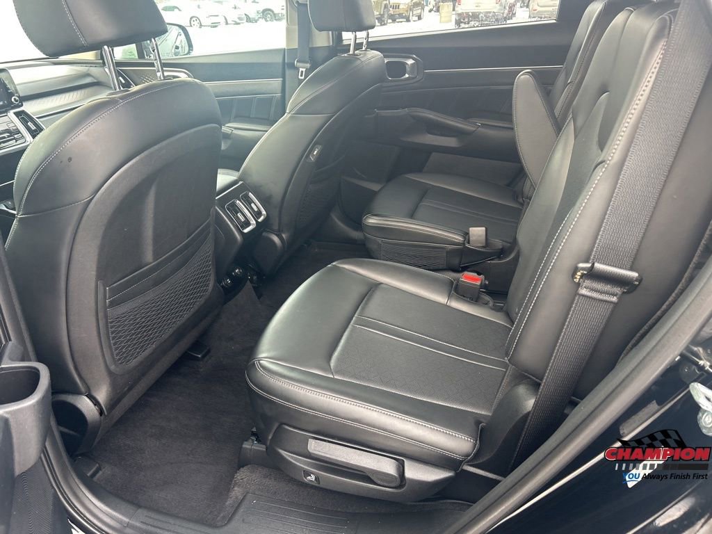 Used 2023 Kia Sorento SX image 9