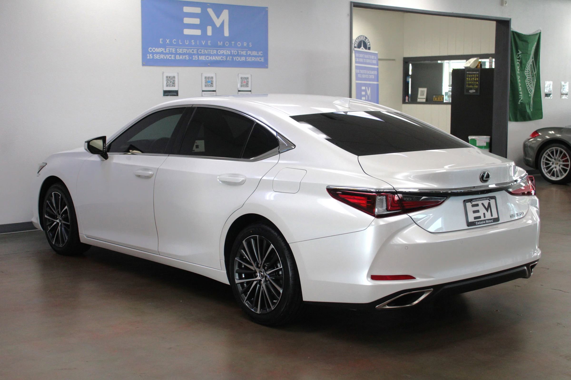 Used 2024 Lexus ES 350 w/ Premium Package image 7