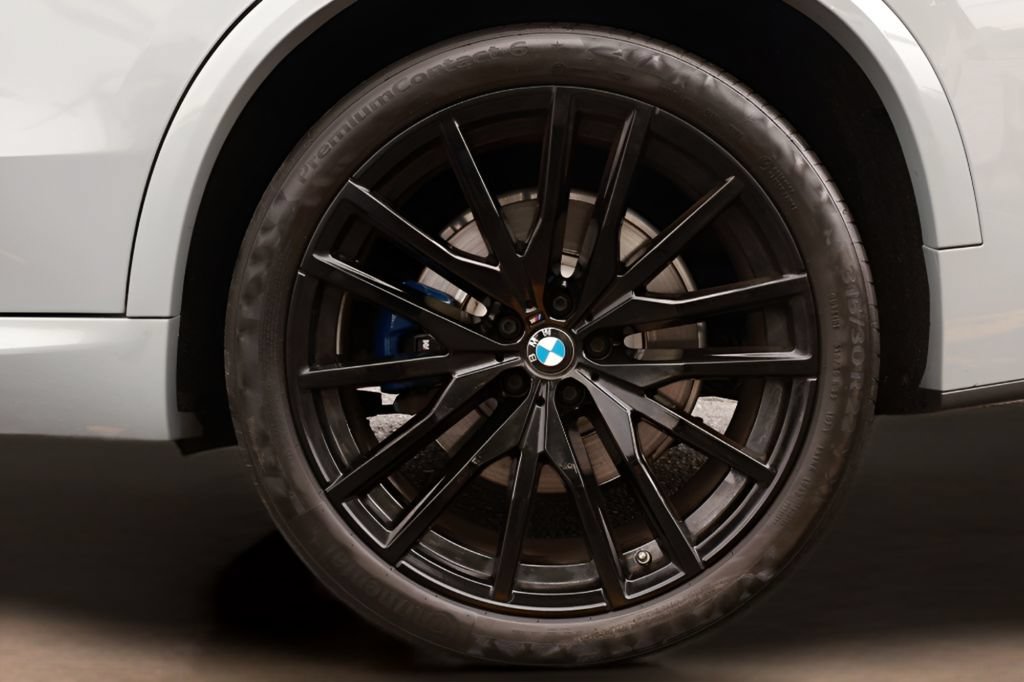 Used 2024 BMW X5 M60i AWD/4WD image 19