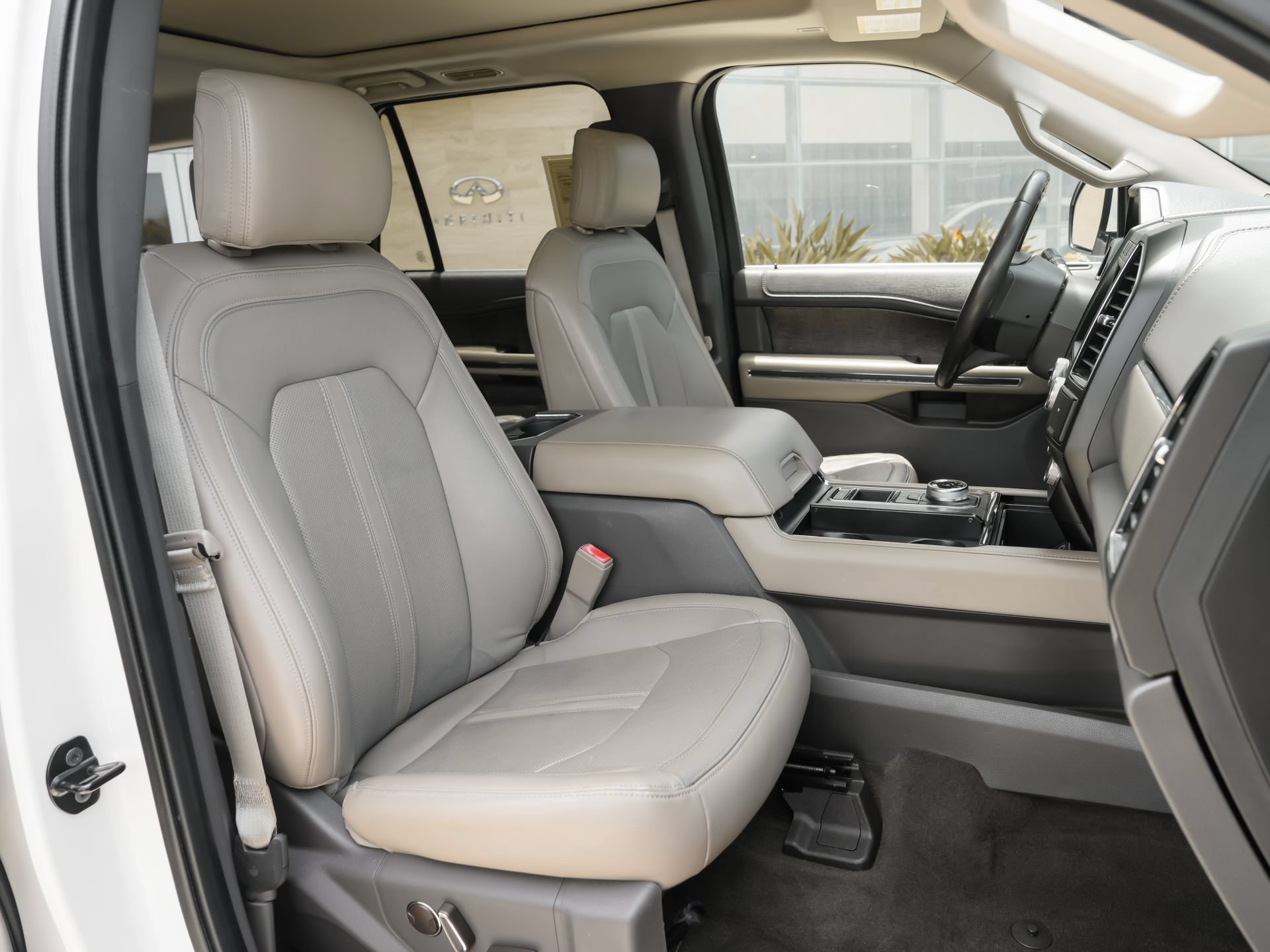 Used 2019 Ford Expedition Limited w/ Equipment Group 301A RWD image 40