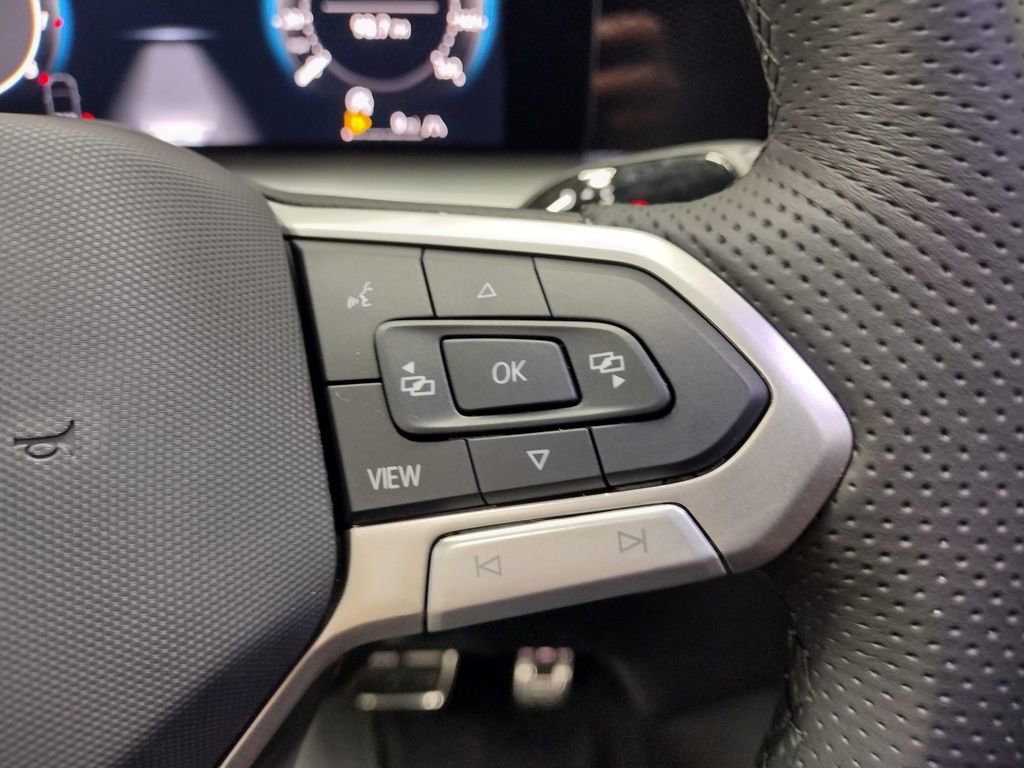 New 2025 Volkswagen Tiguan SE R-Line image 27