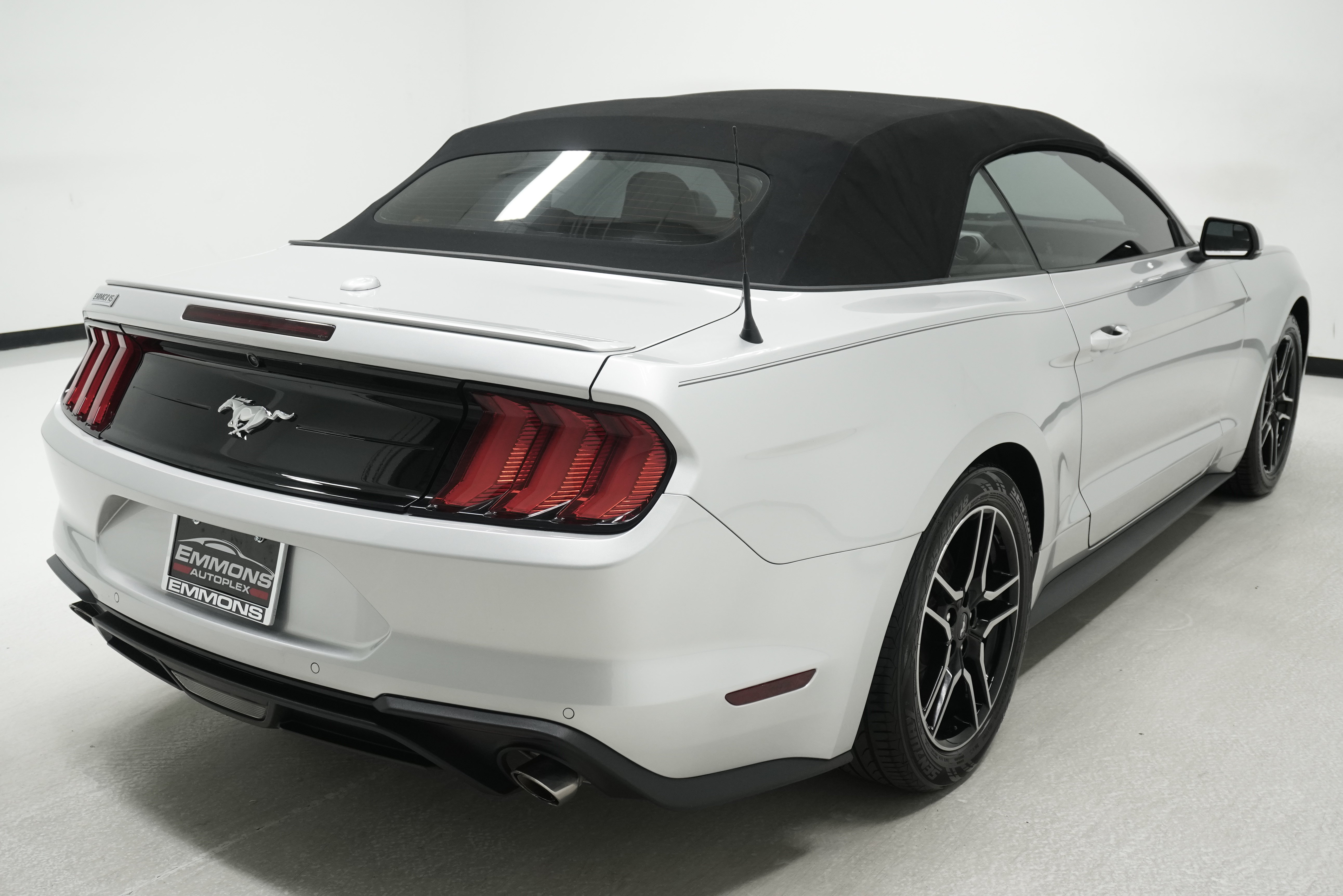 Used 2019 Ford Mustang Premium RWD image 4