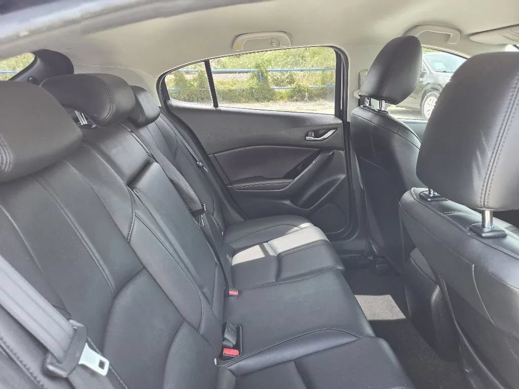 Used 2018 MAZDA MAZDA3 Touring FWD image 21