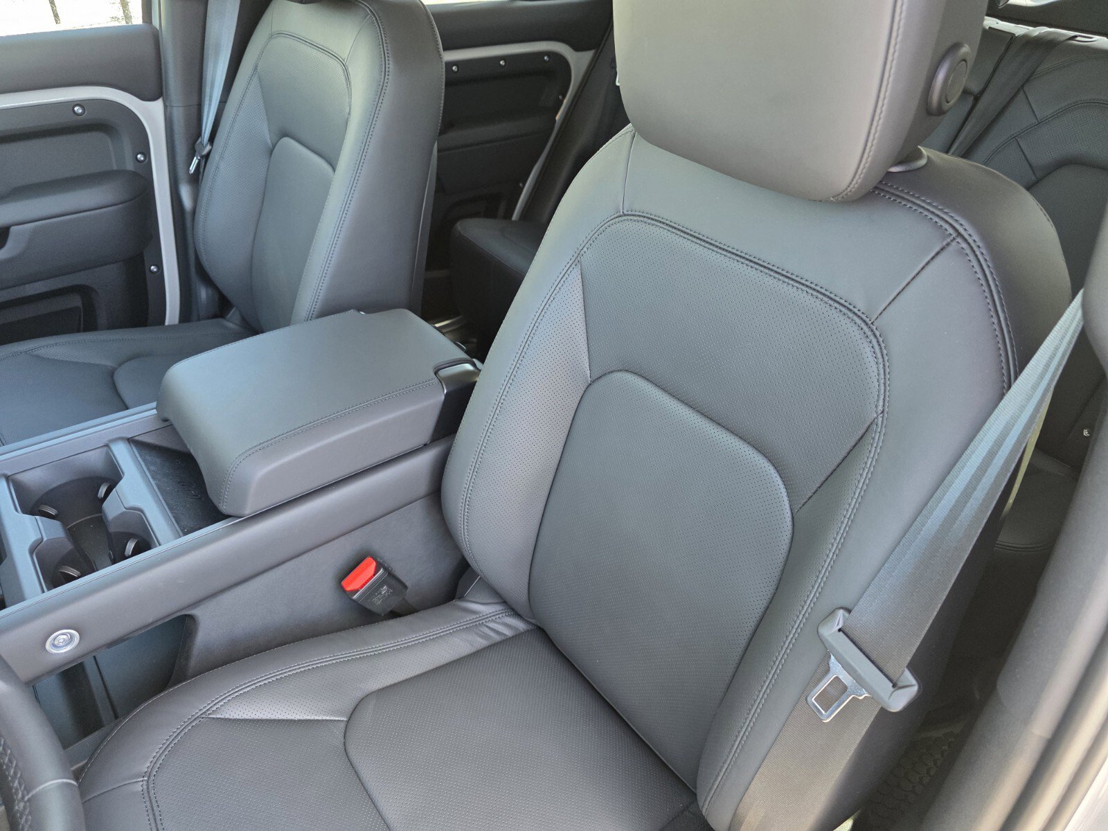 New 2026 Land Rover Defender 110 X-Dynamic SE image 15