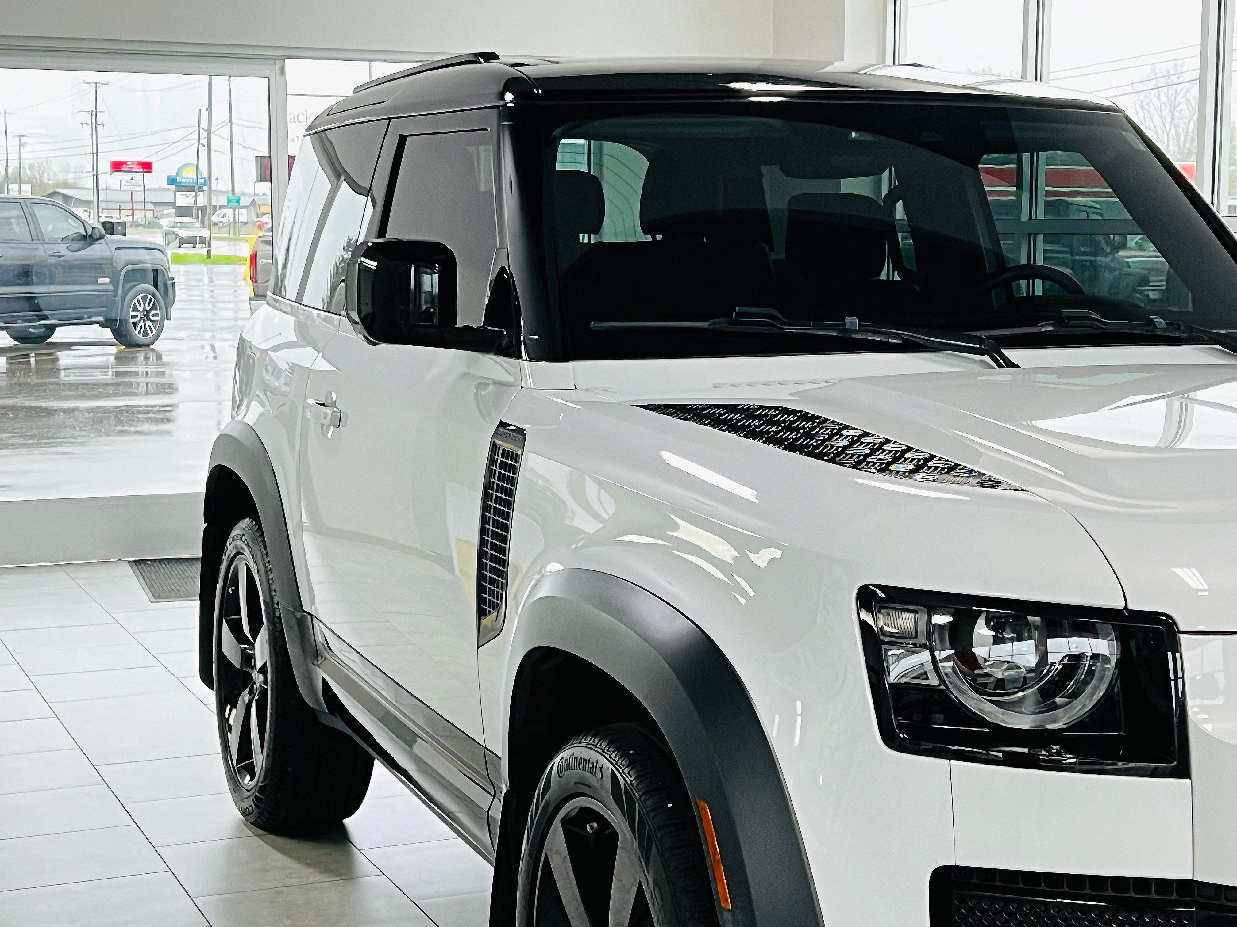 Used 2023 Land Rover Defender 90 X-Dynamic SE AWD/4WD image 5