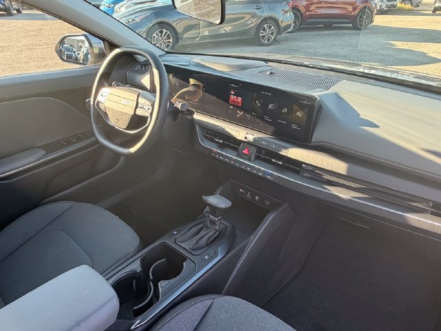Used 2025 Kia K4 FWD image 24