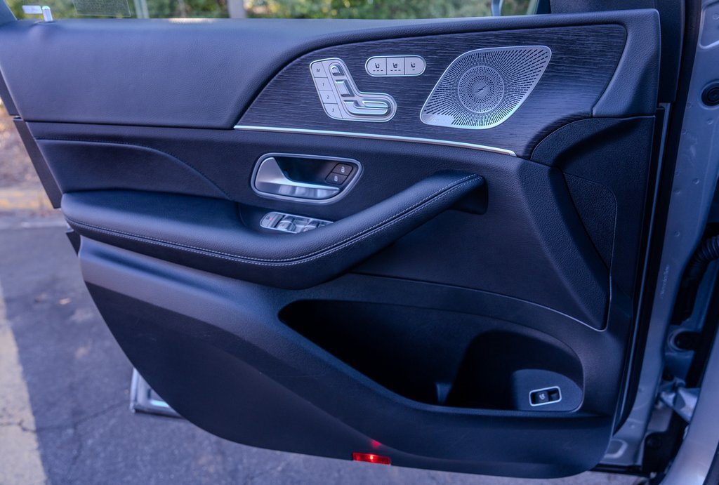 Used 2025 Mercedes-Benz GLS 450 4MATIC w/ AMG Line Exterior image 16