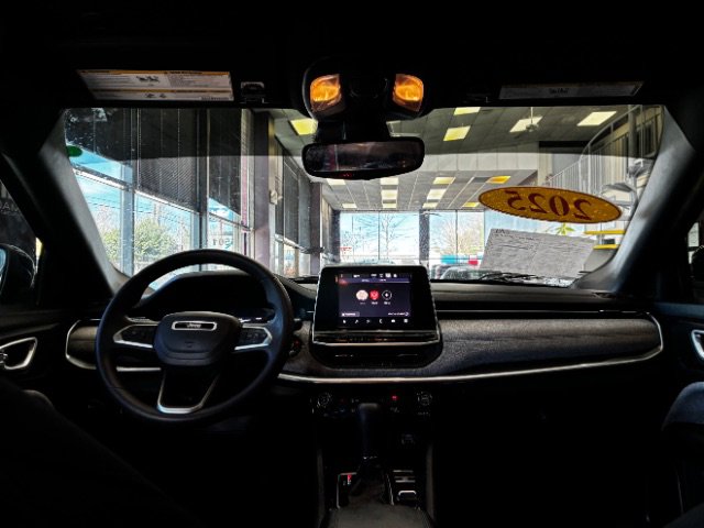 Used 2025 Jeep Compass Sport image 34