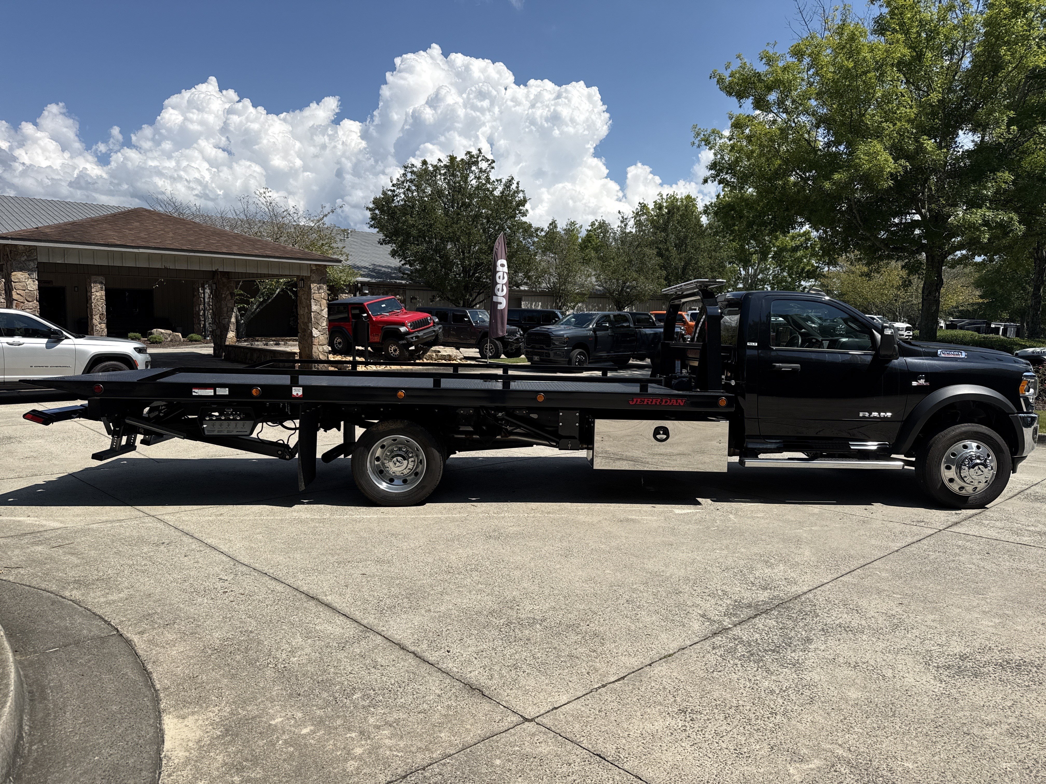 New 2024 RAM 5500 SLT w/ Quick Order Package 2YG SLT RWD image 8