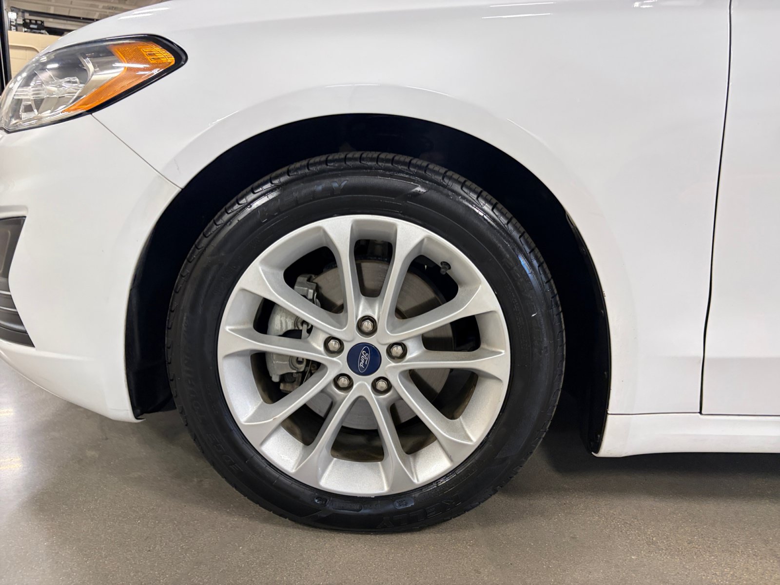 Used 2020 Ford Fusion SE FWD image 11