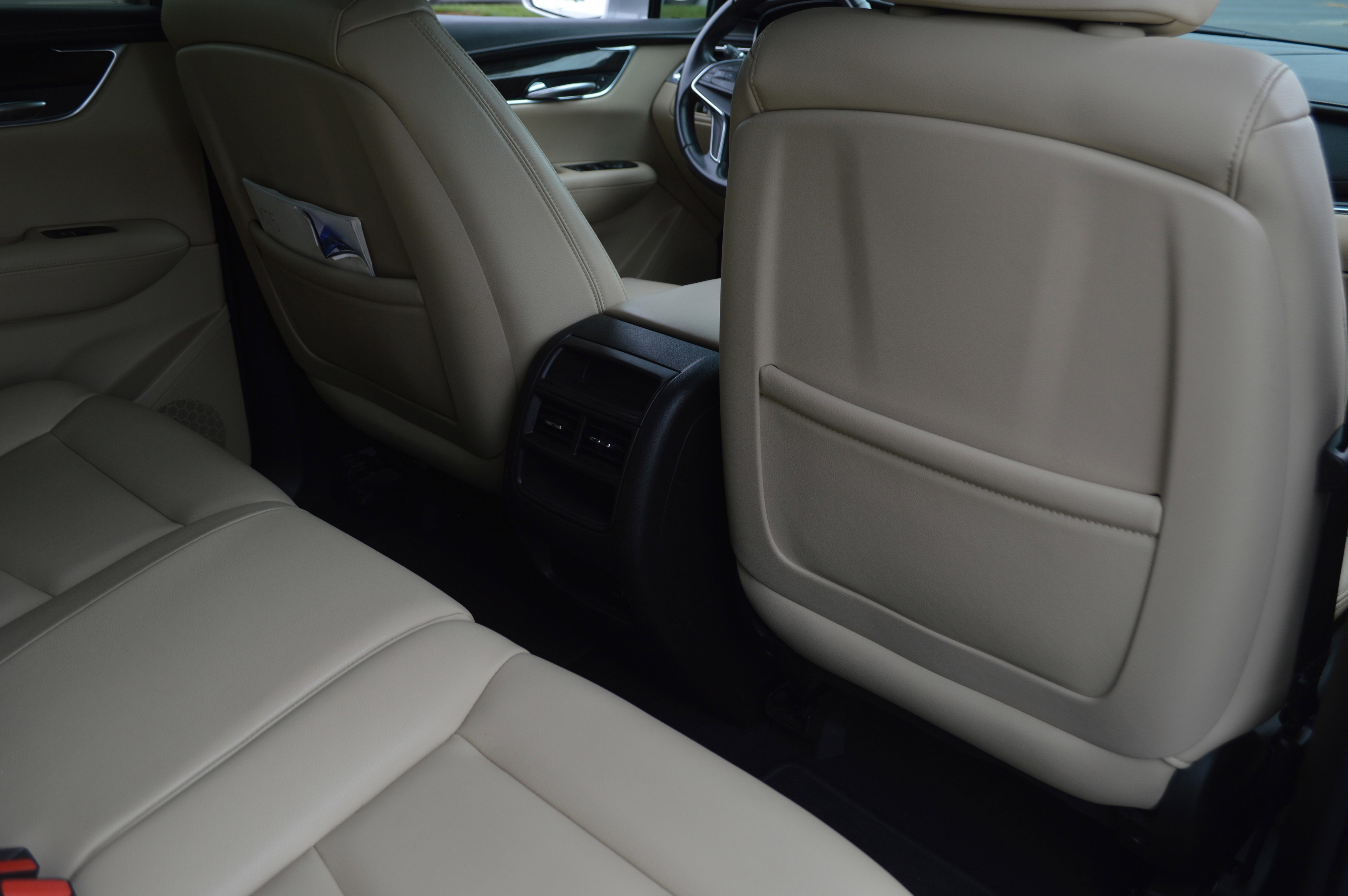 Used 2018 Cadillac XT5 FWD image 32