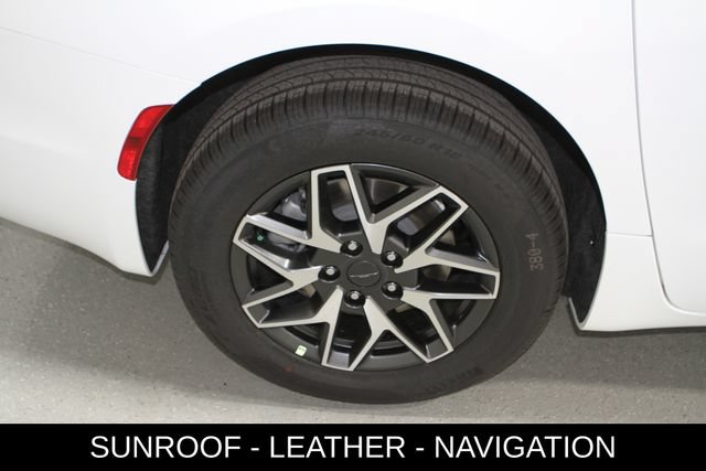 New 2027 Chrysler Pacifica Limited AWD/4WD image 5
