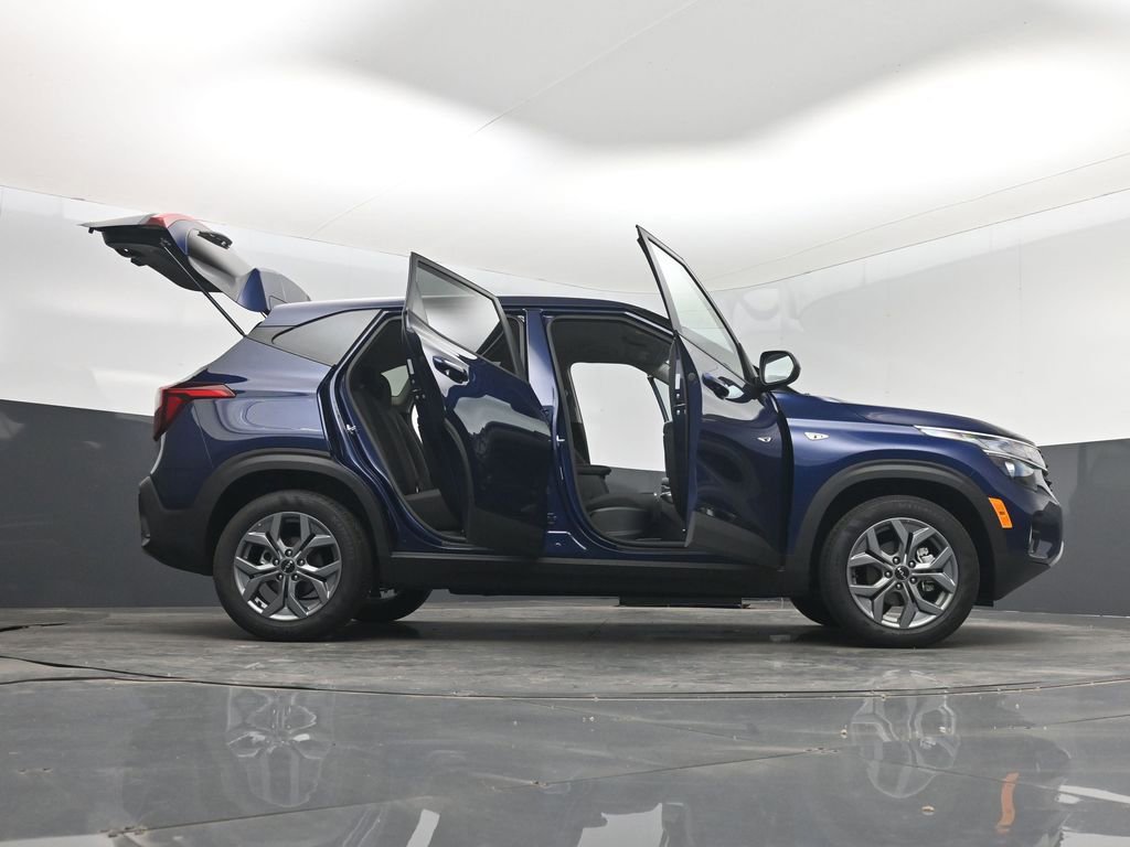 Certified 2026 Kia Seltos LX FWD image 7