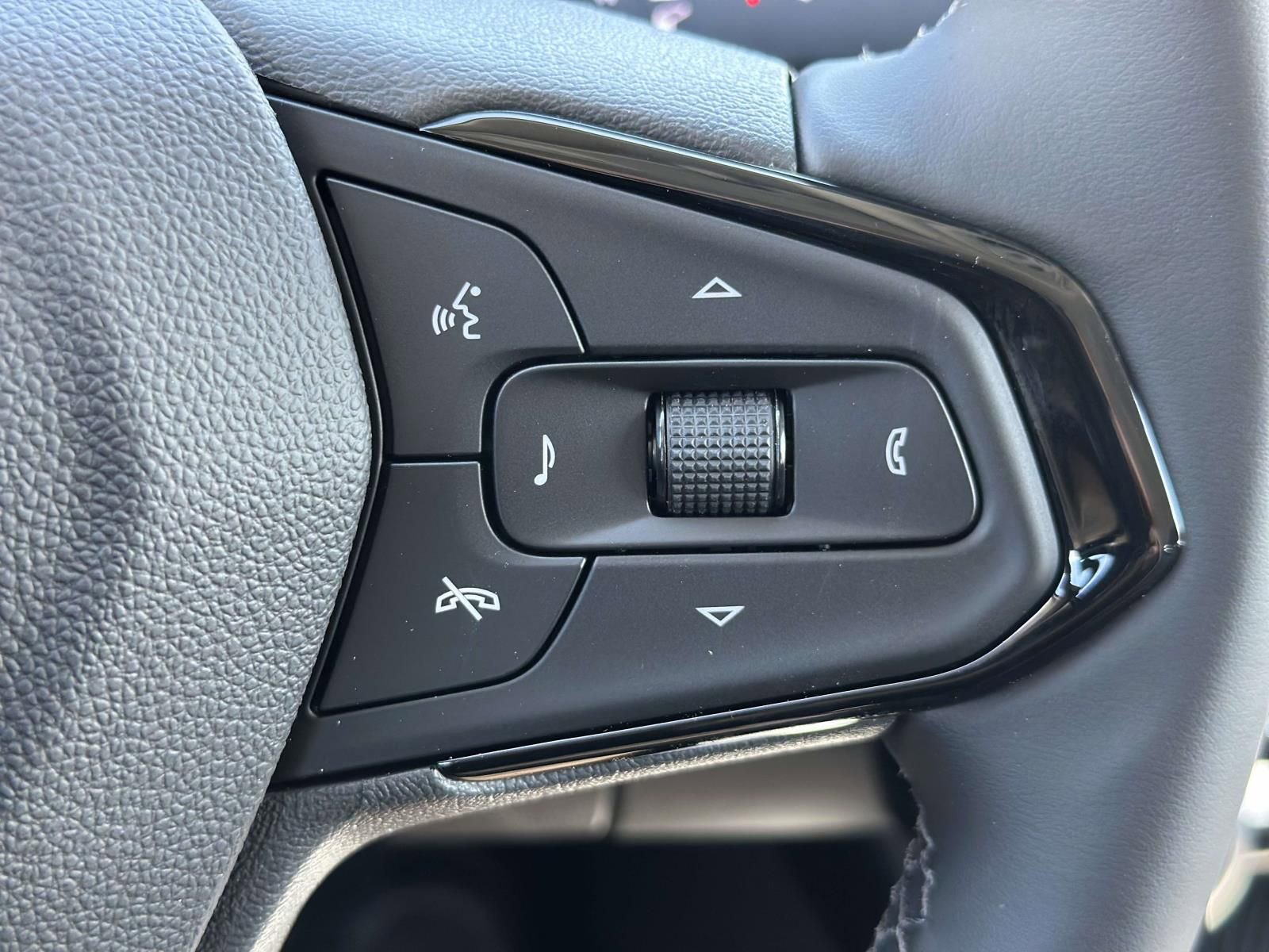 New 2027 Chevrolet Bolt LT w/ Comfort Package FWD image 14