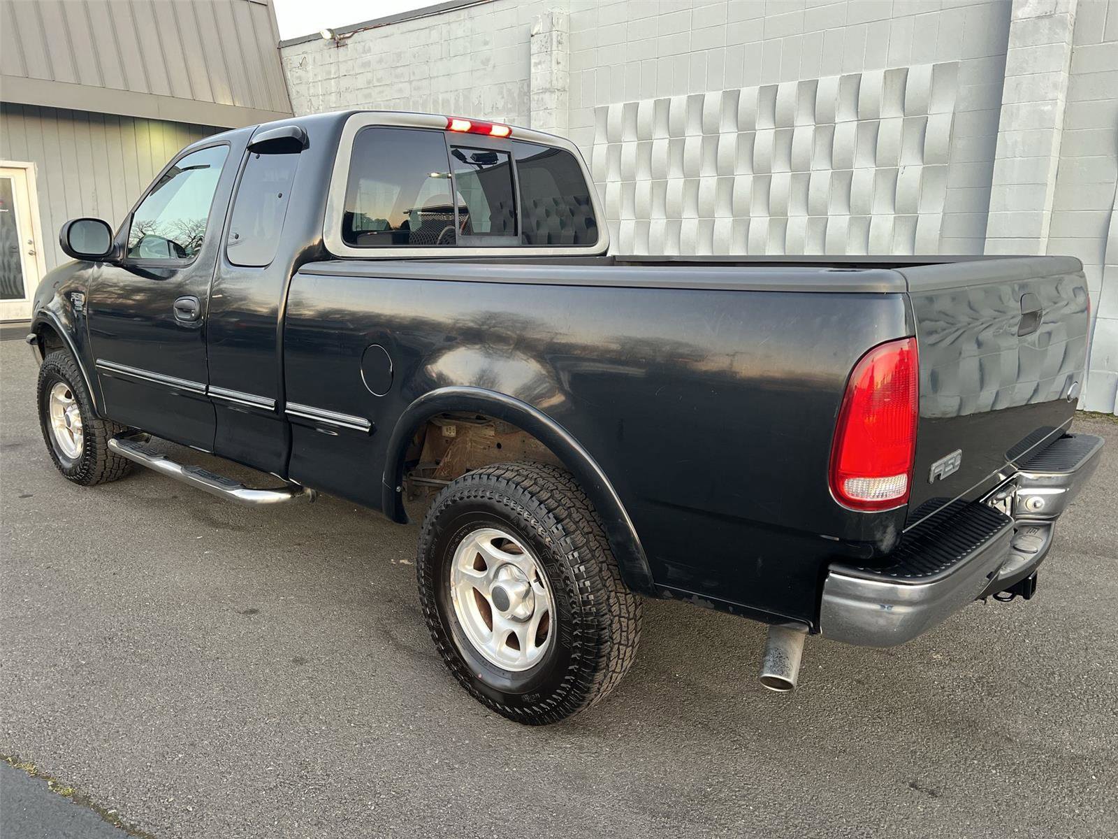Used 1998 Ford F150 XLT image 8