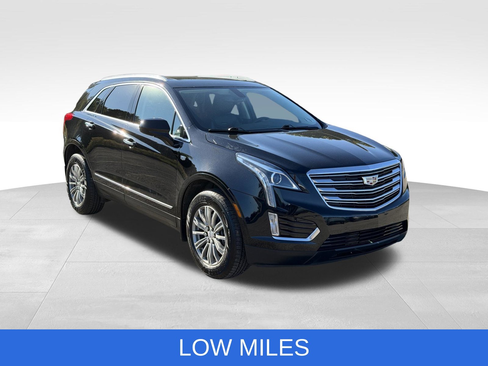 Used 2017 Cadillac XT5 Luxury w/ LPO, Wheel Lock Package AWD/4WD image 11