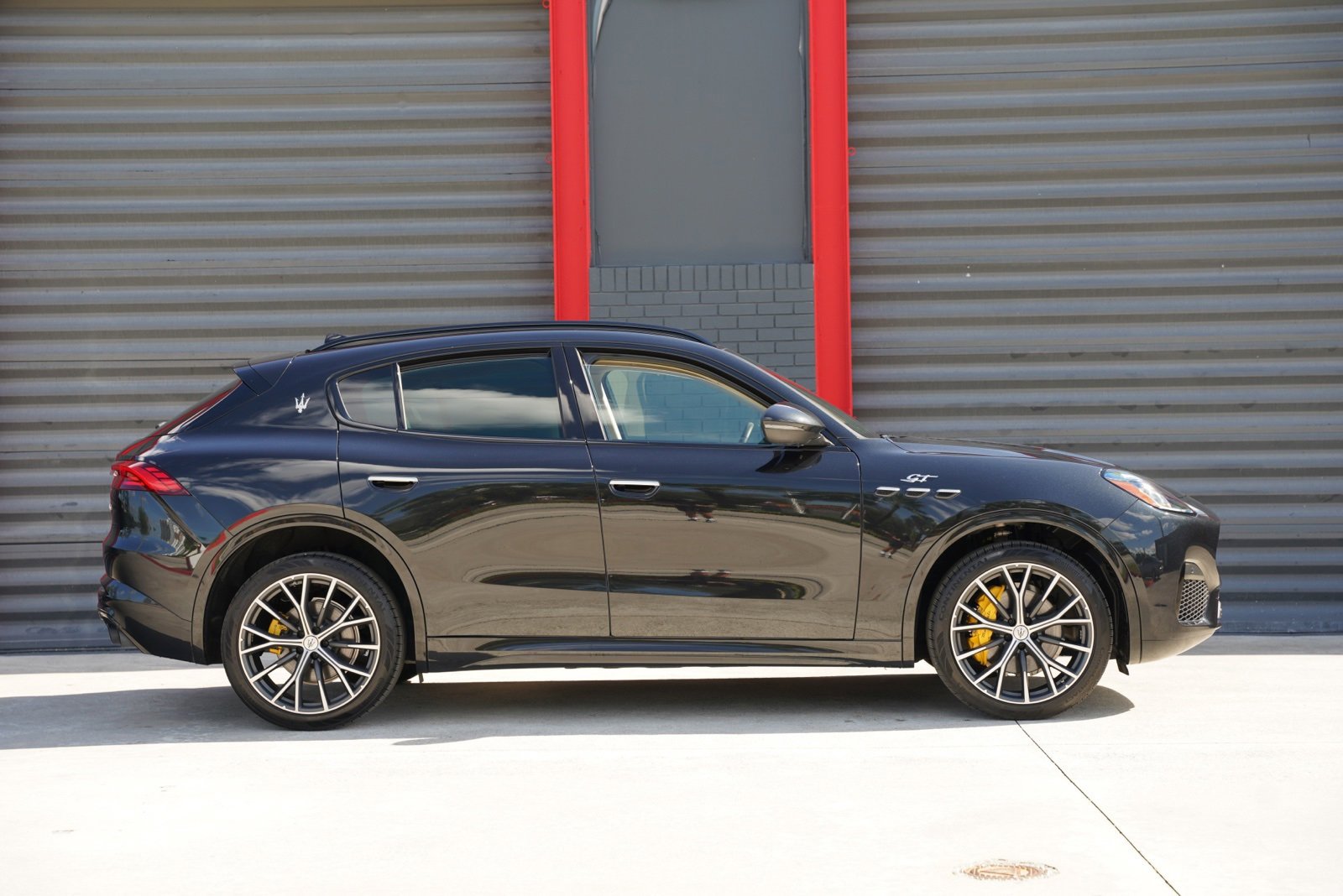 Used 2023 Maserati Grecale GT image 11