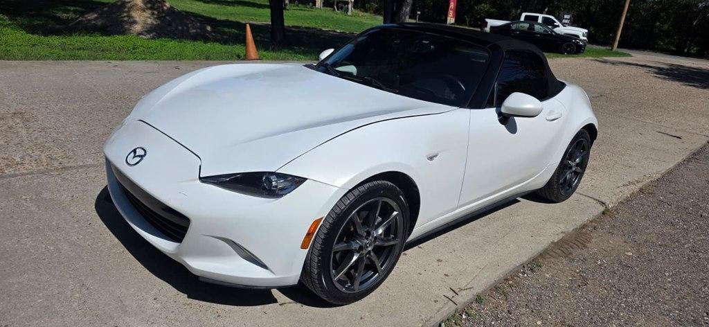 Used 2017 MAZDA MX-5 Miata Grand Touring RWD image 3