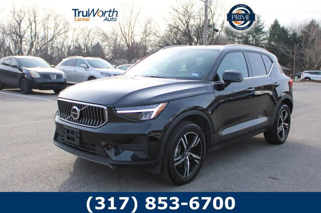 Used 2025 Volvo XC40 B5 Core