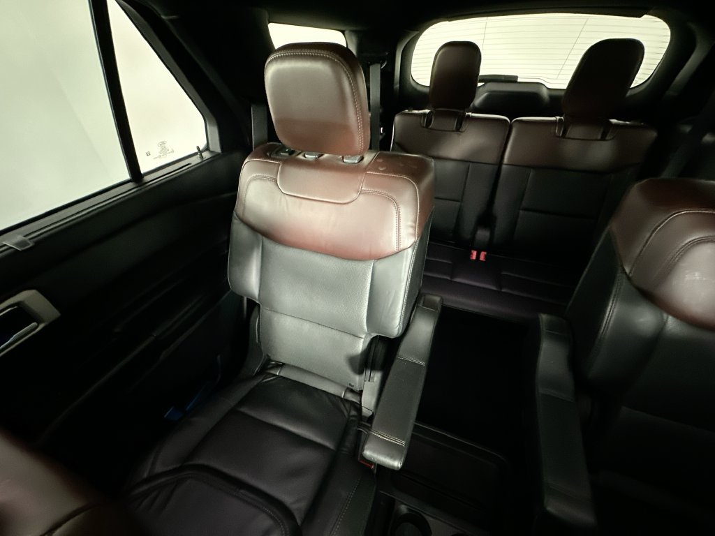 Used 2020 Ford Explorer Platinum w/ Premium Technology Package AWD/4WD image 12