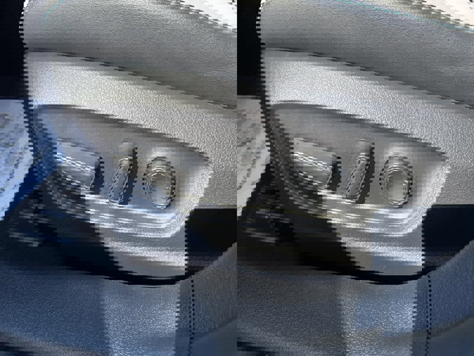 Used 2019 Toyota Prius XLE image 16