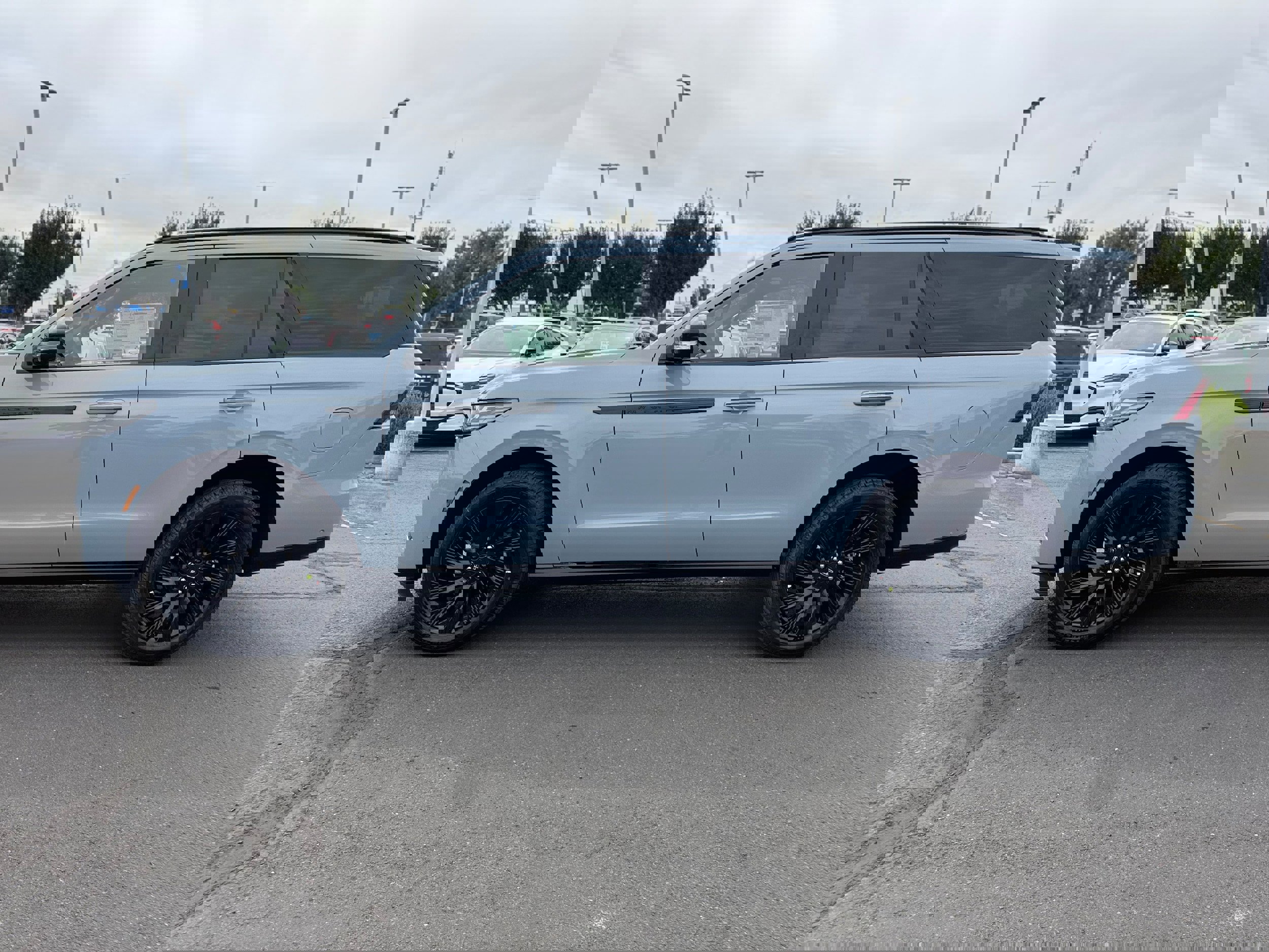 New 2025 Lincoln Navigator Reserve w/ Jet Appearance Package image 7