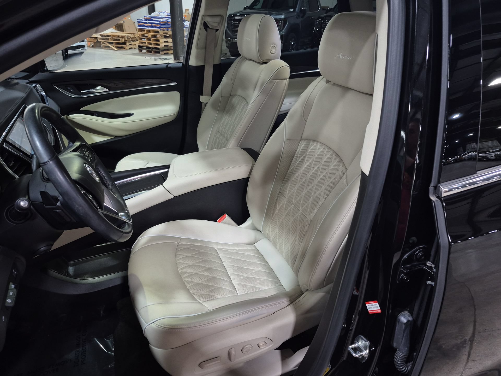 Used 2022 Buick Enclave Avenir w/ Avenir Technology Package AWD/4WD image 21