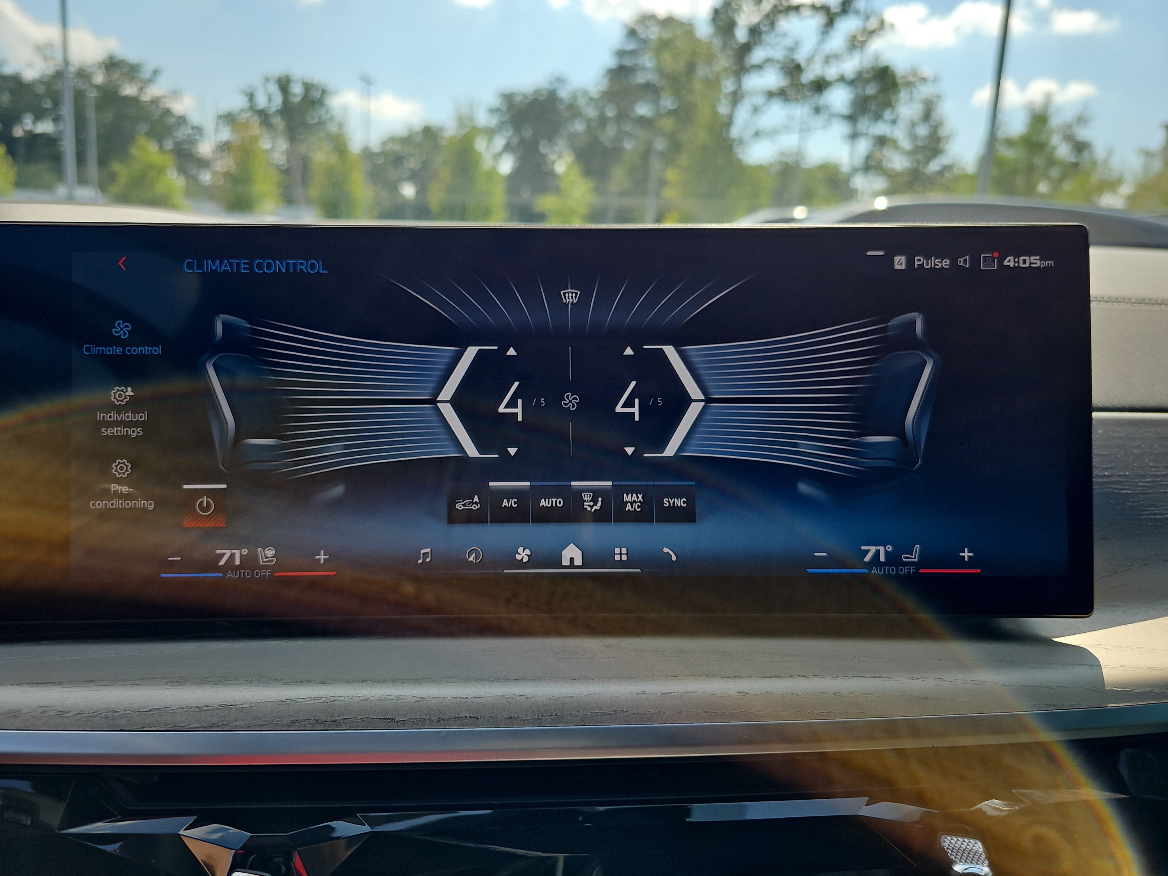 Certified 2025 BMW X7 M60i w/ Executive Package AWD/4WD image 23