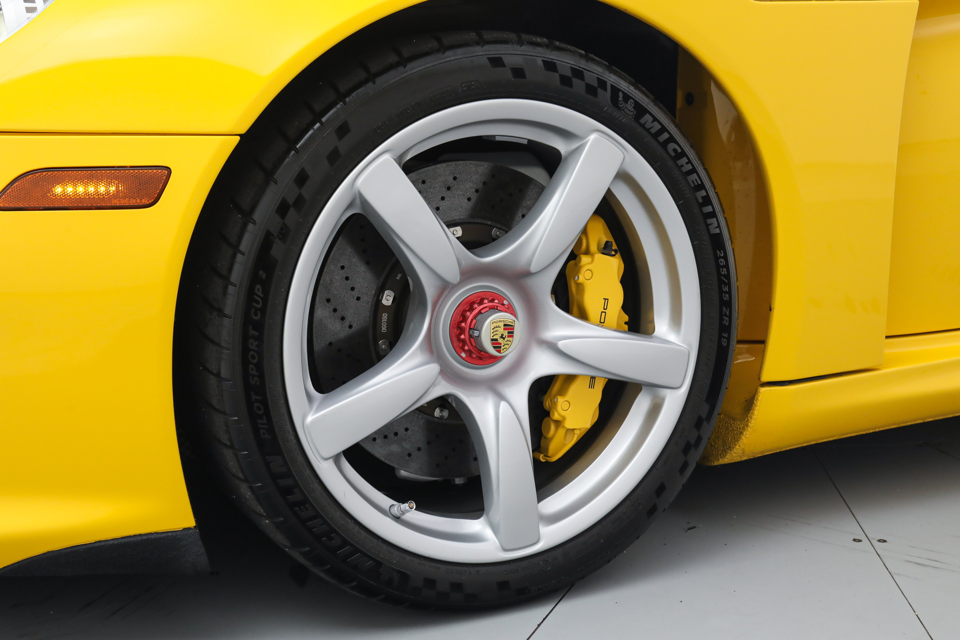 Used 2005 Porsche Carrera GT RWD image 14